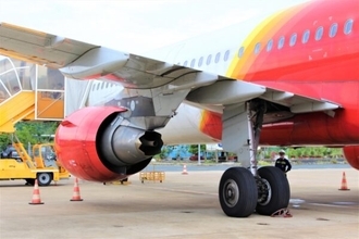 飛行機のタイヤに「空気」入れちゃダメなの!? 極寒のマイナス45度～灼熱の250度まで耐える“中身”の正体