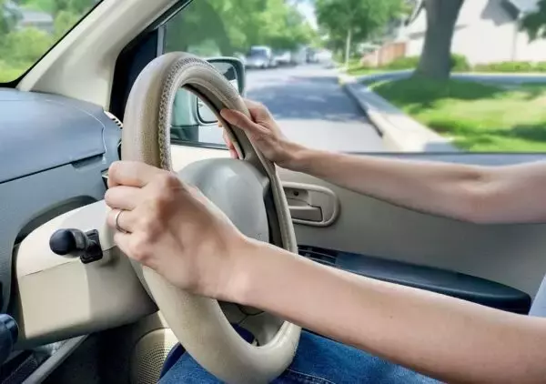 「居眠り運転」は違反じゃなくて「過労運転」は重罪!? どんな違い？ 弁護士が解説する処罰に根拠とは