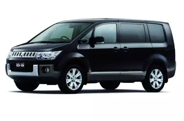 「19年目の車」がなぜいま爆売れ!? まさかの過去最多販売を更新 三菱デリカD：5「転機は7年前でした」