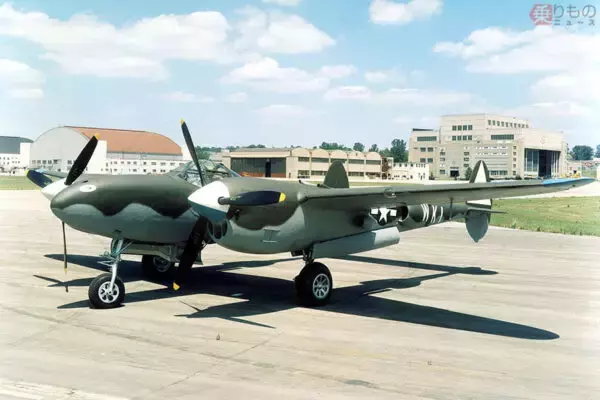 なぜP-38だけが「傑作機」になれた？ 双発戦闘機が苦戦した時代の唯一の成功作 日本軍が「ペロ8」と呼んで油断した“双尾の悪魔”