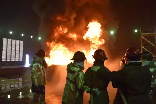 僚艦が火事でも爆速で逃げてイイ艦とは!? 現役自衛官に聞いた海自のガチすぎる「防火訓練」のリアル