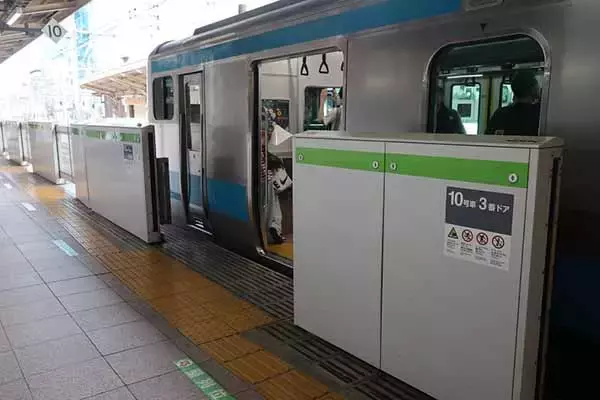京浜東北線が線路を「間借り」!? 3日間限定“日中の特別運行”で実現した貴重な光景