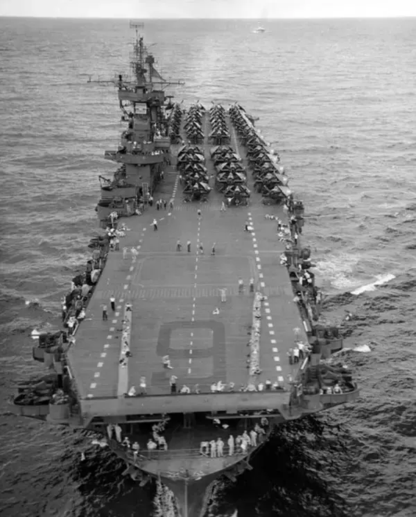 「「エンタープライズ撃沈せり」全て誤報!? 最多勲章空母のラッキーすぎる伝説 次は世界初の原子力空母 その次も」の画像