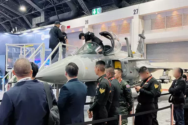 非公開: 「これが次の戦闘機か～」展示会で長蛇の列！ アメリカ製は閑古鳥 ただ「その次」はライバル多数!? まだまだ変わるタイの戦闘機