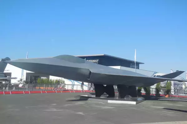 「戦闘機買います」ウクライナ署名でフランスひと安心!? お互いwin-winなその意義 本当の“策士”は誰だ？