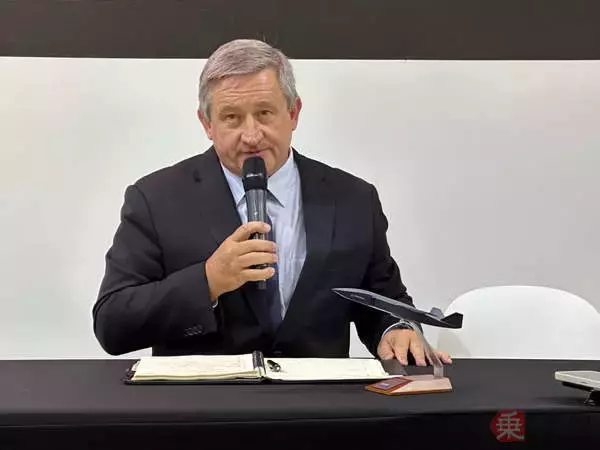 「指示たった4回」でミサイル発射！ 超ハイスペック無人戦闘機、パイロットの役割すら変える驚異の自律っぷりとは