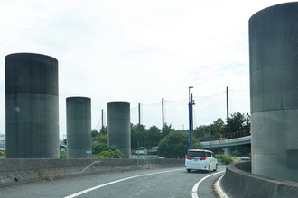 高速出口に「巨大な柱だけ」ニョキニョキ30年!? 「第三の東名」誕生のカギになる“未開通区間”塩漬け状態の理由は