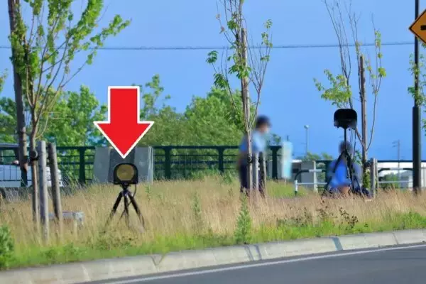 9月から家の前の道で「一発免停」に!? 中央線のない生活道路は30km/h制限へ！ 神出鬼没「移動オービス」も増備へ