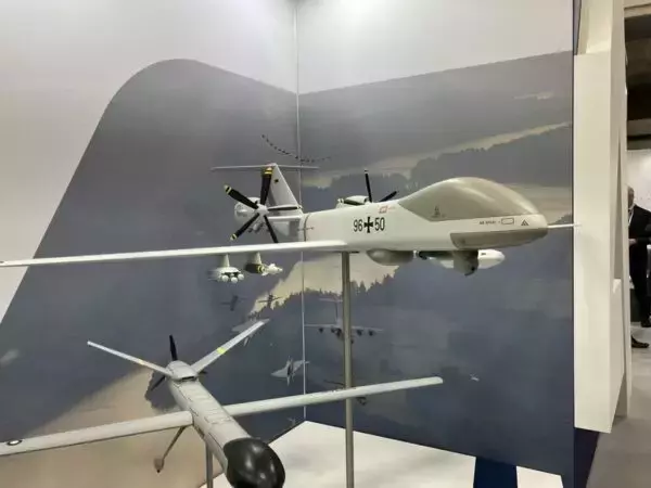 雲の上から「敵の潜水艦を発見」できる!? ドイツが導入する「日本と同じ無人機」の使いみち 対潜戦が一変か？