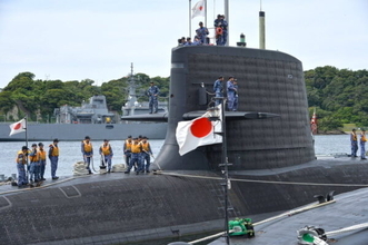 なぜ潜水艦は真っ黒？ 海＝青じゃない！ 深海で姿を消す科学的な理由と「極秘素材」の謎