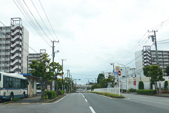 フツーの道路だけどカーナビ見たら「なんじゃこりゃ!?」 千葉の「あまりに円形すぎる団地」のナゾ 実は歴史の大舞台