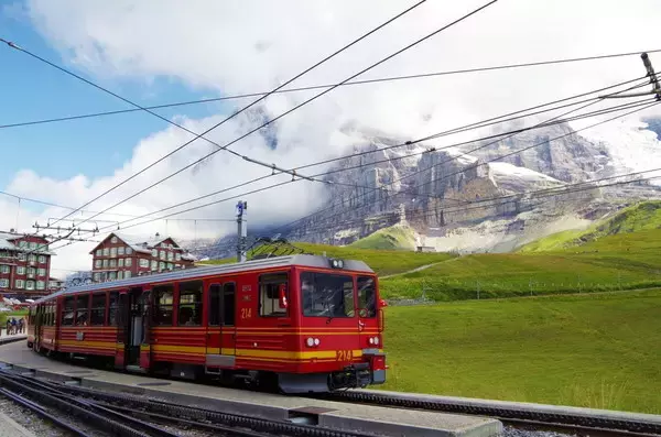 「富士山の登山鉄道」山梨県が実現へ本腰 技術的な調査へ乗り出す 運賃は「往復1万円」？
