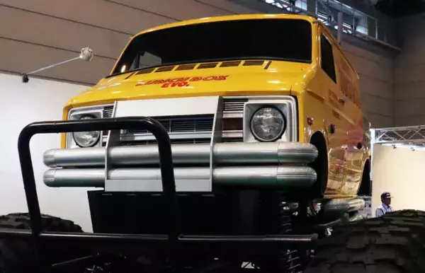 タミヤRCカー「ランチボックス」が“実寸大”に!?  ベースはスズキの“超人気車”を魔改造！静岡ホビーショーで公開