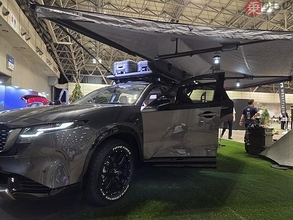 車中泊仕様の新型「CX-5」になぜ風呂が!? 異彩を放つマツダの展示、地元広島アピールの妙