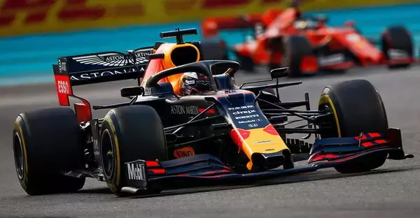 奇抜！「6輪F1カー」が走った時代 進化するほど没個性化した理由