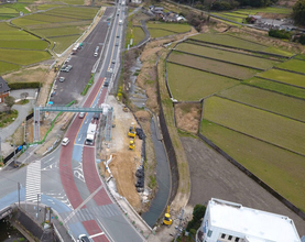 福岡を横断する“トラック街道”に変化！「ここから2車線に減少」がちょっとだけ拡幅!?