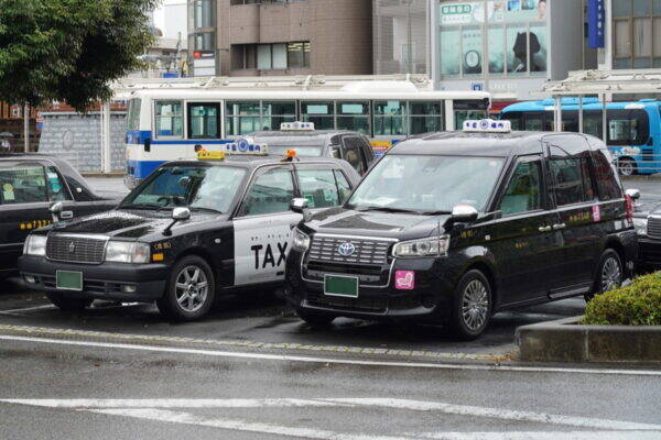 導入拡大まもなくの「軽タクシー」のメリットは？ 主力の「JPN TAXI」と徹底比較！ “すみ分け”は可能なのか？