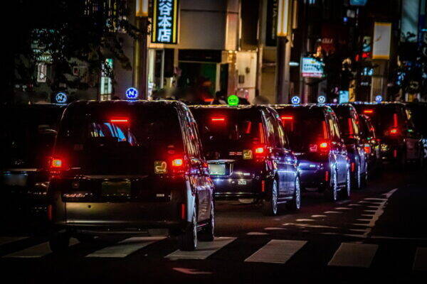 導入拡大まもなくの「軽タクシー」のメリットは？ 主力の「JPN TAXI」と徹底比較！ “すみ分け”は可能なのか？