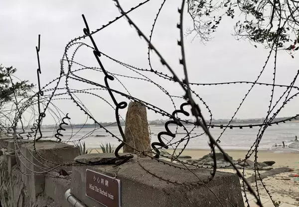 「中国大陸まで最短2km「金門島」に行ってみた 台湾有事の最前線に？ “上陸阻止”施設を前に元軍人が語る【前編】」の画像