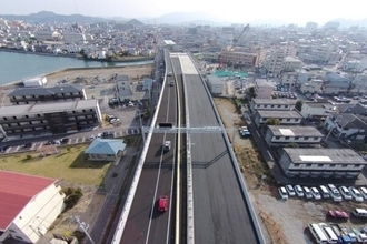 県都を囲む「約35kmの環状ルート」が激変！ “途切れた高架”11月に開通へ 橋から橋までノンストップで「最大12分短縮」 徳島