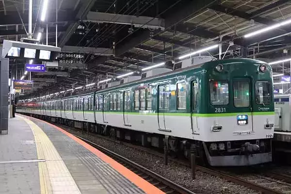 「京阪顔」が絶滅寸前！ 新型導入で引退進む「昭和の卵型電車」 そっくり3兄弟の見分け方は