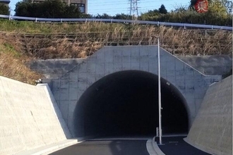 小田原厚木道路の下の「新トンネル」27日開通！ 上を通る「激セマ現道」さらば！ “まるでワープ”な新ルートに