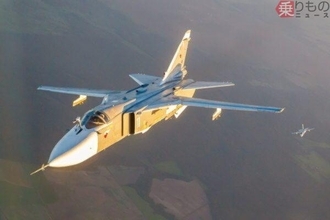 ロシア軍の戦闘爆撃機に「ドローン直撃」 攻撃の瞬間を捉えた映像が公開される 可変翼を備えた機体が標的に