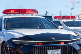 新型「クラウンパトカー」ついに本格配備か!? SNSで目撃相次ぐ「セダンじゃない!?」の謎と“性能面での心配”