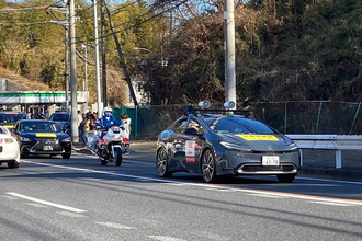 箱根駅伝の話題をさらう「新型プリウス」 現地でも目立ちまくり！