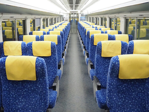 やけに「“A席”から予約が埋まる特急」に乗った 3時間40分の“大運転”いまや2往復に