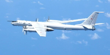 巨大なロシア軍機に「ドローン直撃」 攻撃の瞬間を捉えた映像が公開される 2機を撃破か