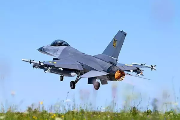 ロシア最新鋭機Su-35を撃墜か ウクライナ“切り札”F-16空対空戦闘で初戦果？ 米元高官が言及 機体映像も既に現地部隊が公開