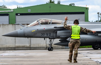 スクランブル発進でロシア版「世界の終わりに飛ぶ飛行機」が登場!? フランス空軍がレア機体の画像公開！