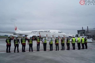羽田空港第1ターミナル、初の“大規模拡張施設”がオープン 「羽田空港」のイメージ覆す内装 ”日本最長”の設備も