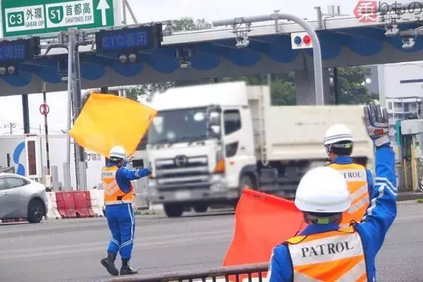 戦車でも運んでるのか!? 上限の「約2倍の違反車両」も NEXCOの厳格な取り締まりに密着！  近年の課題は「SNS拡散」と「外国人」