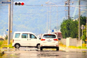 「後ろ暑いんだけど…」エアコン全開では不十分？ 今からヤバい「車内熱中症」対策のツボを医師に聞いた