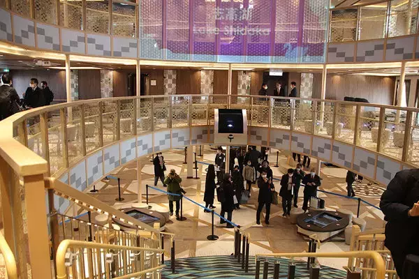 「国内初LNGフェリー「さんふらわあ くれない」船内公開 ホテル凌ぐ？ 豪華船内 トイレもすごい！」の画像