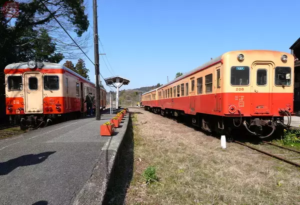 「「ザ・国鉄」思わぬ共演!? 最後の「国鉄型気動車急行」終焉のはずが、“お隣の路線”で復活のワケ」の画像