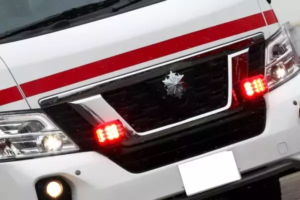 狭い場所でもスーイスイ！「大阪・関西万博向けのEV救急車」デビュー 軽バンベースです