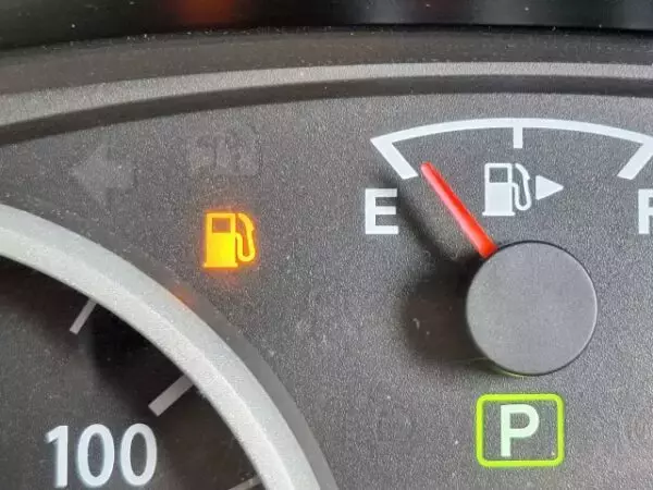 「次のSAで…」が命取り？ 高速ガソリンスタンド“150km以上空白”の絶望 ガス欠は違反!?「反則金9000円」のケースと“救済措置”をチェック