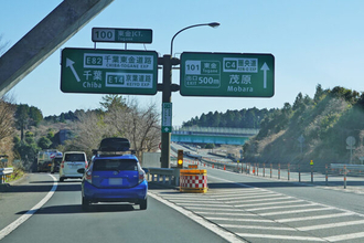 圏央道300キロ「ほぼ全線4車線化」へ 千葉の暫定2車線はいつ解消する？