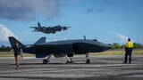 「“無人機と並んで飛ぶ戦闘機”ただの記念撮影ではない!? 米空軍が示唆した未来の航空戦の姿とは」の画像2