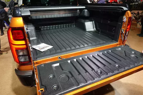 「三菱がどうしても「巨大ピックアップトラック」を日本投入したいワケ 価格も高めの「トライトン」」の画像