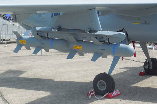 ウクライナの英雄に？ 無人機「バイラクタルTB2」大活躍 “バイラクタルの歌”が愛国歌に