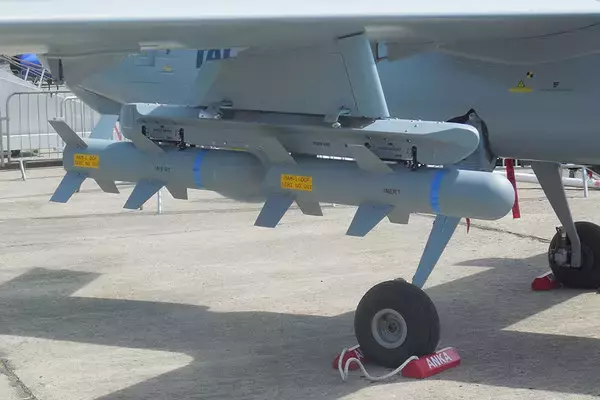 「ウクライナの英雄に？ 無人機「バイラクタルTB2」大活躍 “バイラクタルの歌”が愛国歌に」の画像