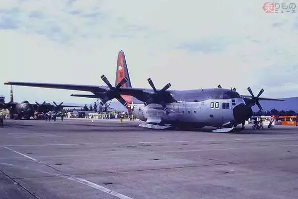 珍機「スキー付きハーキュリーズ」何のため？ ベストセラー輸送機C-130派生型 滑って着陸!?