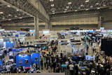 「空飛ぶクルマは失速しても「ドローン見本市」は大盛況！ “海外勢”が大挙して出展 日本に猛アピールの国とは？」の画像1