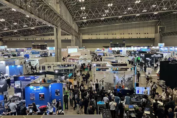 空飛ぶクルマは失速しても「ドローン見本市」は大盛況！ “海外勢”が大挙して出展 日本に猛アピールの国とは？