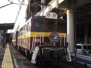 埼玉県内だけを13時間以上走る「狂気の夜行列車」に乗った！ 約34kmだけで7時間以上!?