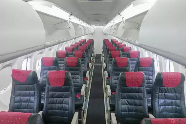 「離陸→もう車輪下ろすの!? 「日本最短の航空路線」とは 飛行機も運航方法も超ユニーク！」の画像